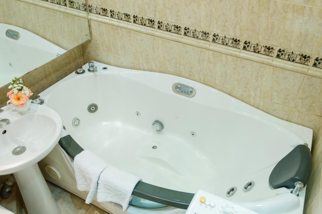 Studio De Luxe With Jacuzzi Sumy Eksteriør bilde